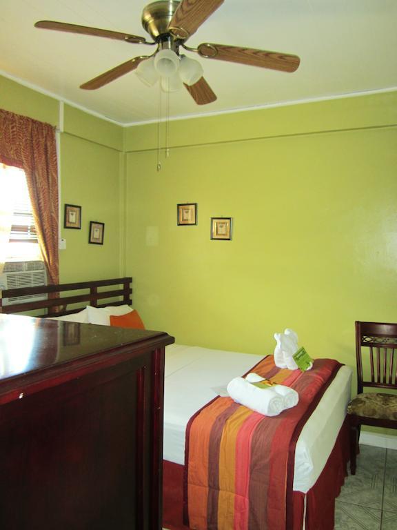 Narakiel'S Inn Roseau Rom bilde